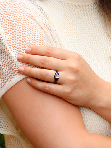 Bague 54 Bague solitaire en or jaune 18 k à diamant taille ancienne et émail bleu 58 Facettes 838