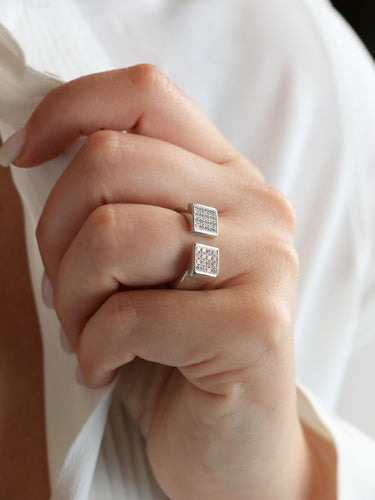 Bague 54 Omega My Choice - Bague chevalière en or blanc 18k et diamants 58 Facettes 1038.2