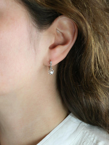 Boucles d'oreilles Dormeuses anciennes - Boucles d’oreilles en or jaune 18 carats et diamants 58 Facettes 1130.6