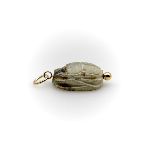 Pendentif Pendentif scarabée style Egyptian Revival en or 14 carats et pierre grise 58 Facettes A2003P
