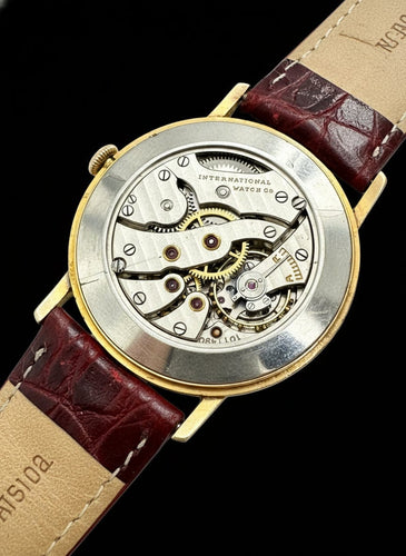 Montre IWC Schaffhausen - Montre vintage années 1940 en or jaune 18 carats 58 Facettes