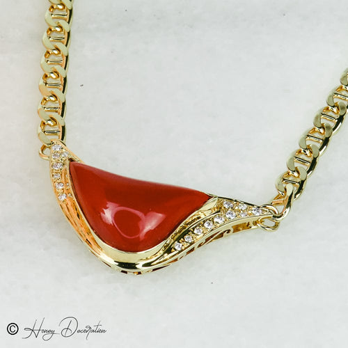 Collier Collier en or jaune 14 carats, corail et 21 diamants 58 Facettes 1851