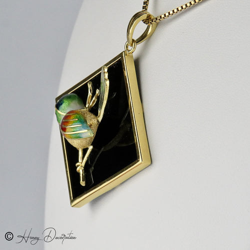 Pendentif Pendentif - Onyx et oiseau émaillé en or jaune 18 carats 58 Facettes 1909