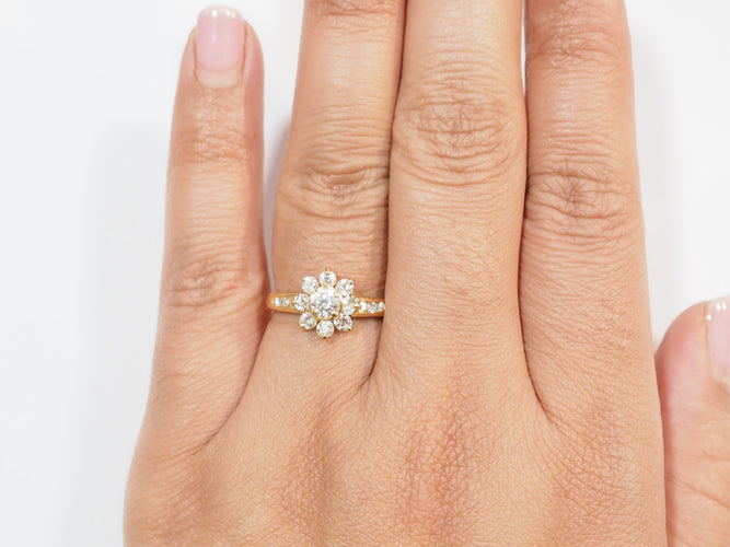 Bague 53 Bague marguerite en or jaune 18 ct et diamants 58 Facettes 33442