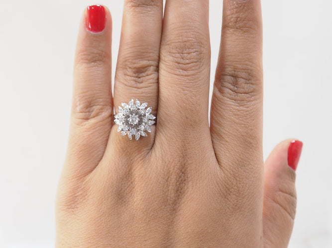 Bague 54 Bague fleur en or blanc 18 ct et diamants 58 Facettes 33233