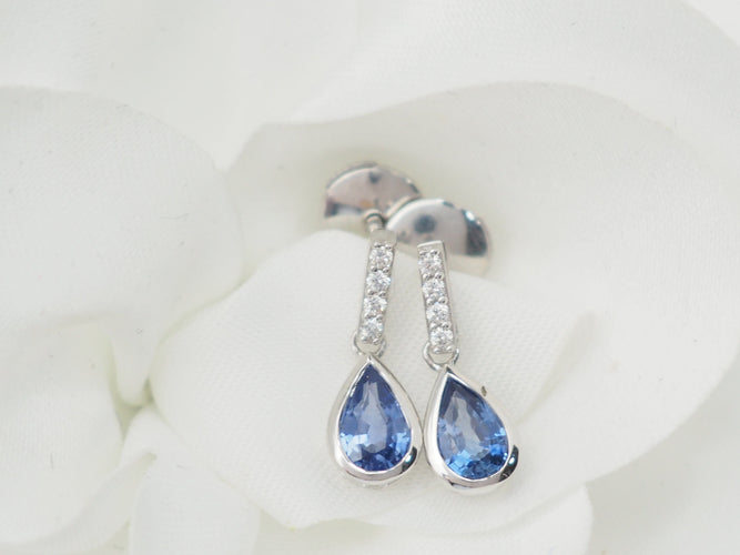 Boucles d'oreilles Boucles d’oreilles pendantes en or blanc 18 kt, saphirs et diamants 58 Facettes 6078
