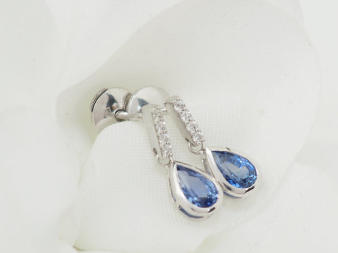 Boucles d'oreilles Boucles d’oreilles pendantes en or blanc 18 kt, saphirs et diamants 58 Facettes 6078