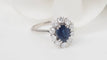 Bague 54 Bague marguerite en or blanc 18 ct, saphir ovale et diamants 58 Facettes 32893