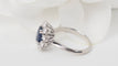 Bague 54 Bague marguerite en or blanc 18 ct, saphir ovale et diamants 58 Facettes 32893