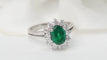 Bague 49 Bague marguerite en or blanc 18 kt, émeraude et diamants 58 Facettes 32907