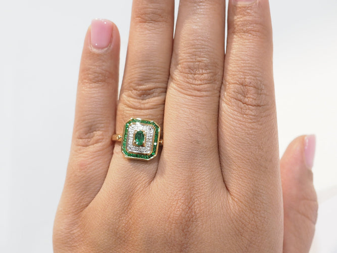 Bague 62 Bague en or jaune 18 ct avec émeraudes et diamants 58 Facettes 33466