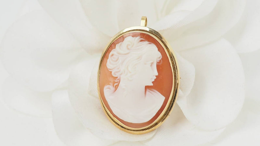 Pendentif Pendentif-broche vintage en or jaune 18 kt avec camée 58 Facettes 31783