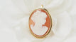 Pendentif Pendentif-broche vintage en or jaune 18 kt avec camée 58 Facettes 31783