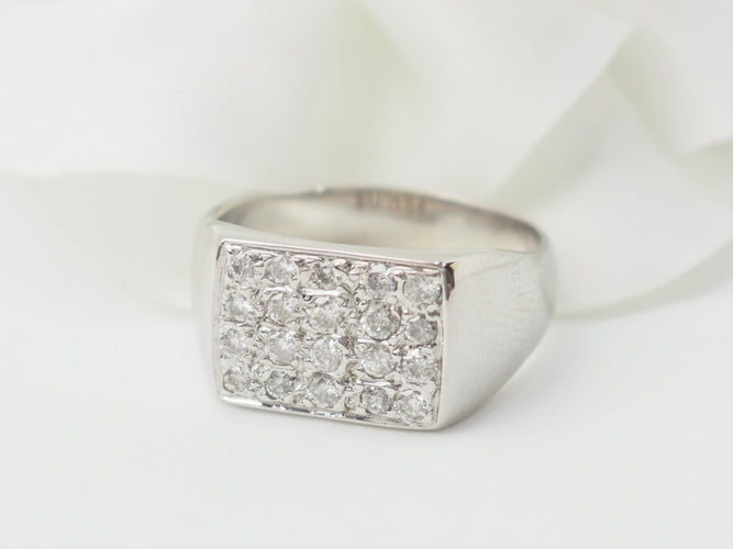 Bague 53.5 Bague chevalière sertie de diamants en or blanc 18 ct 58 Facettes 33267