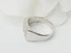 Bague 53.5 Bague chevalière sertie de diamants en or blanc 18 ct 58 Facettes 33267