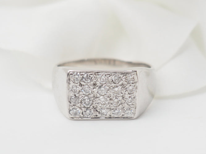 Bague 53.5 Bague chevalière sertie de diamants en or blanc 18 ct 58 Facettes 33267