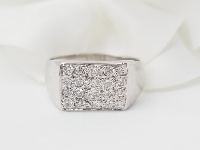 Bague 53.5 Bague chevalière sertie de diamants en or blanc 18 ct 58 Facettes 33267