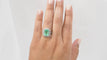 Bague 52 Bague double entourage en or blanc 18 kt, émeraude et diamants 58 Facettes 32636