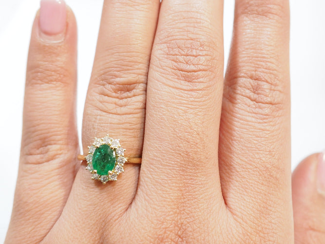 Bague 54 Bague marguerite en or jaune 18 kt, émeraude et diamants 58 Facettes 33519