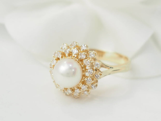 Bague 53.5 Bague vintage en or jaune 18 ct, perle de culture et diamants 58 Facettes 33538