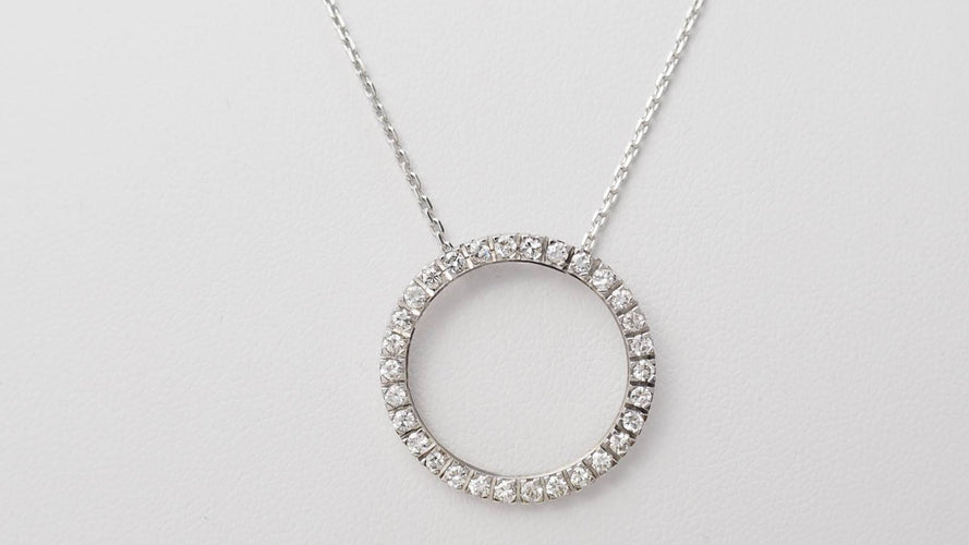Collier Collier pendentif cercle en or blanc 18 ct et diamants 58 Facettes 32920