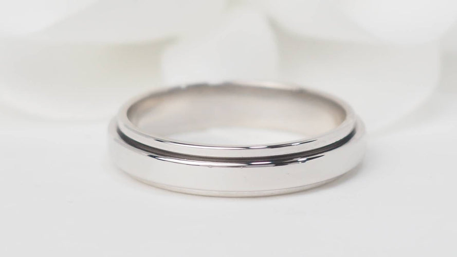 Bague 62 Piaget Possession - Alliance en or blanc 18 kt à anneau tournant 58 Facettes 32996
