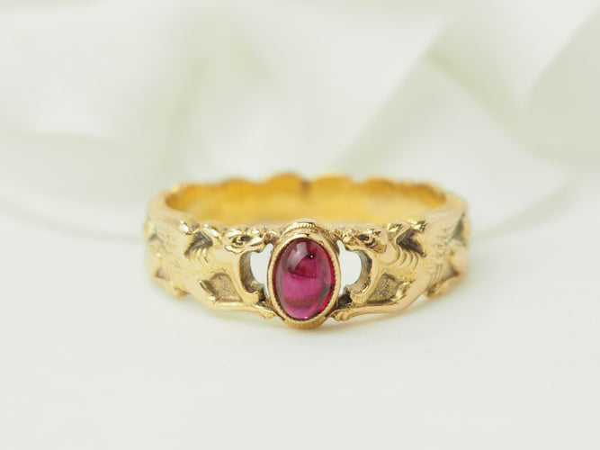 Bague 56 Bague ancienne en or jaune 18 kt avec rubis cabochon 58 Facettes 33630