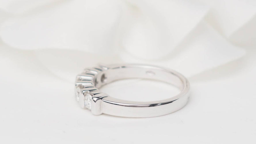 Bague 53.5 Demi-alliance en or blanc 18 kt et diamants 0,60 ct 58 Facettes 31384