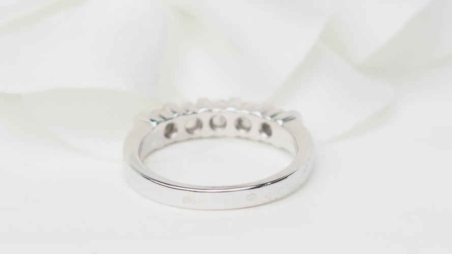 Bague 53.5 Demi-alliance en or blanc 18 kt et diamants 0,60 ct 58 Facettes 31384