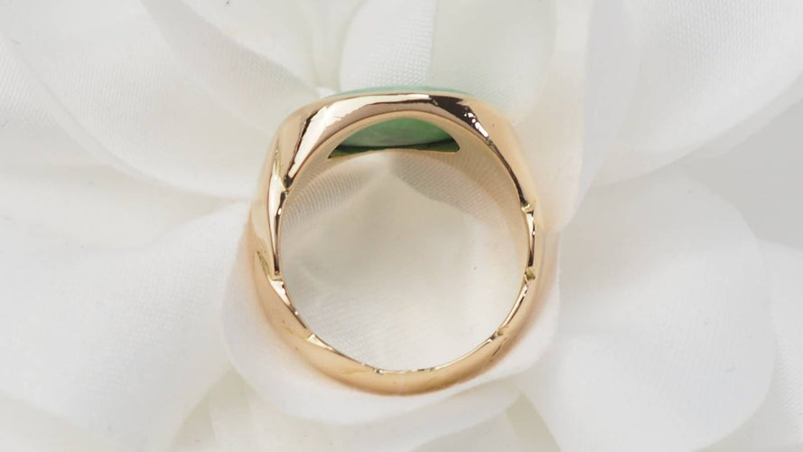 Bague 50 Bague chevalière en or jaune 18 kt avec cabochon de jade 58 Facettes 31221