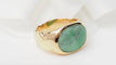 Bague 50 Bague chevalière en or jaune 18 kt avec cabochon de jade 58 Facettes 31221