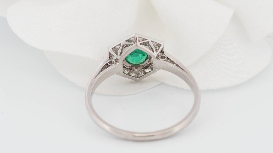 Bague 55.5 Bague hexagonale Art déco en platine 900, émeraude et diamants 58 Facettes 33046