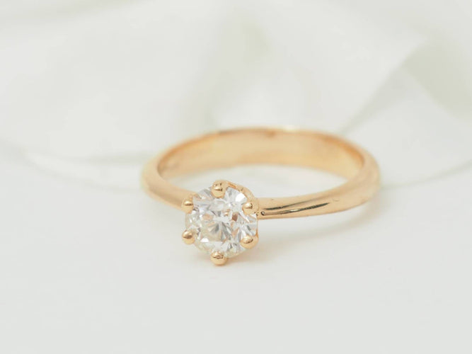 Bague 51.5 Bague solitaire en or rose 18 kt et diamant 0,69 ct certifié 58 Facettes 31906