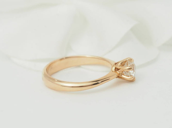 Bague 51.5 Bague solitaire en or rose 18 kt et diamant 0,69 ct certifié 58 Facettes 31906