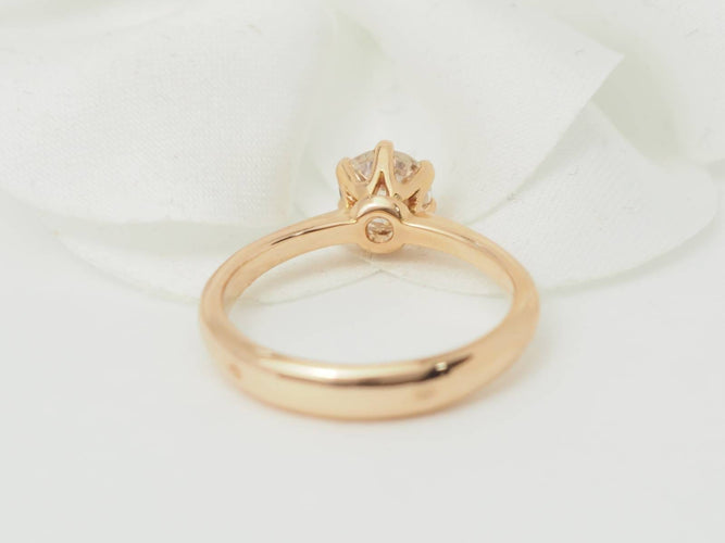 Bague 51.5 Bague solitaire en or rose 18 kt et diamant 0,69 ct certifié 58 Facettes 31906