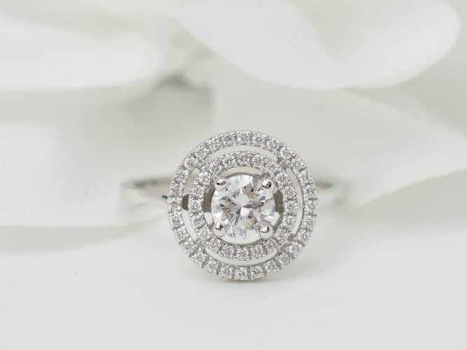 Bague 52 Bague solitaire en or blanc 18 ct et diamants 58 Facettes 29912