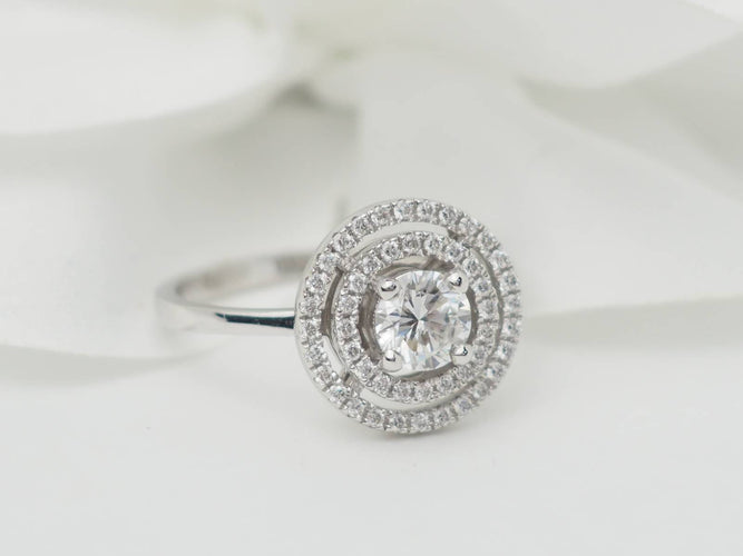 Bague 52 Bague solitaire en or blanc 18 ct et diamants 58 Facettes 29912