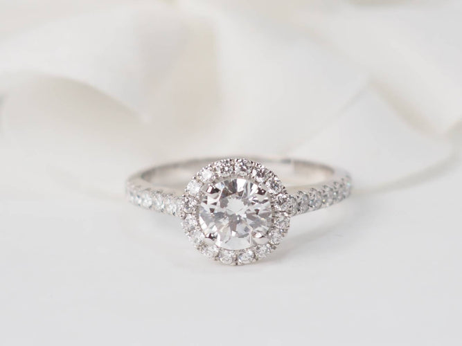 Bague 53 Bague solitaire en or blanc 18 kt et diamants 0,82 ct 58 Facettes 31189/30918