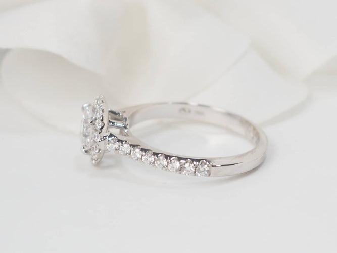 Bague 53 Bague solitaire en or blanc 18 kt et diamants 0,82 ct 58 Facettes 31189/30918