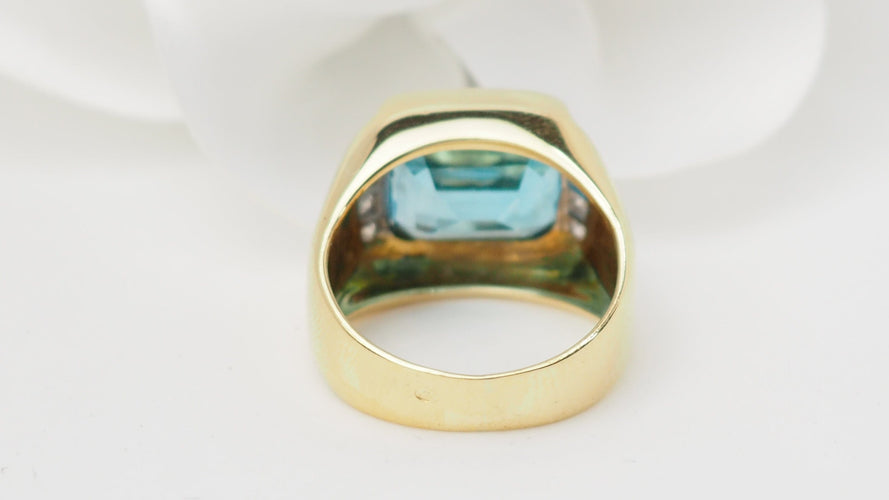 Bague 52 Bague en or jaune 18 kt avec topaze bleue et diamants 58 Facettes 32748