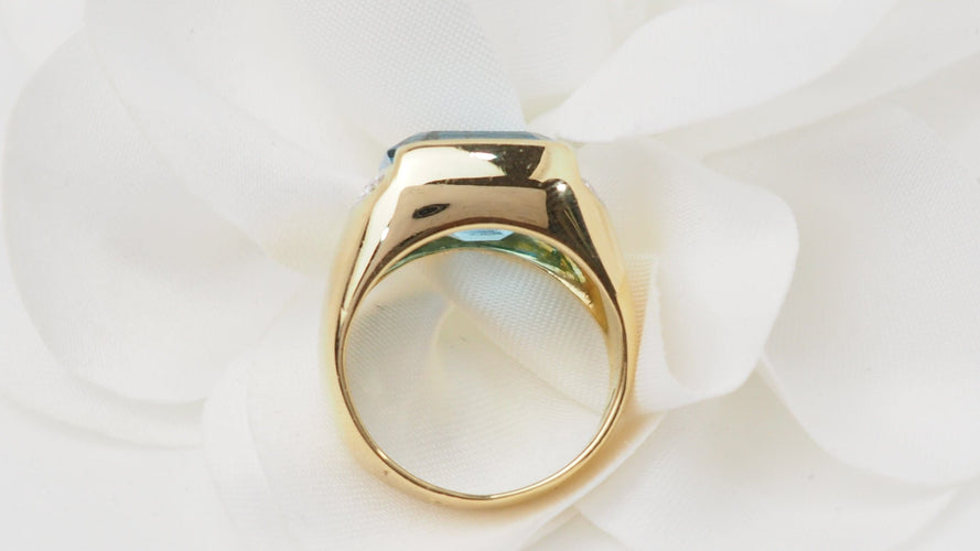 Bague 52 Bague en or jaune 18 kt avec topaze bleue et diamants 58 Facettes 32748