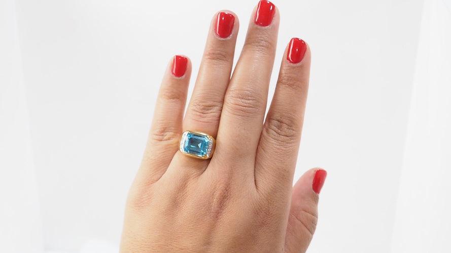 Bague 52 Bague en or jaune 18 kt avec topaze bleue et diamants 58 Facettes 32748