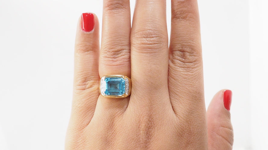 Bague 52 Bague en or jaune 18 kt avec topaze bleue et diamants 58 Facettes 32748