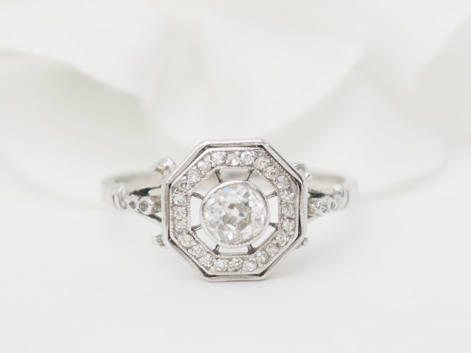Bague 65 Bague hexagonale en or blanc 18 ct et diamants 58 Facettes 33122
