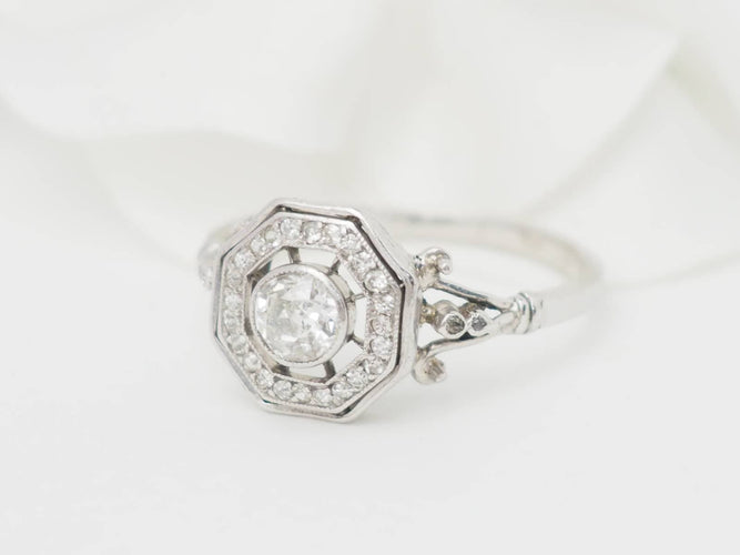 Bague 65 Bague hexagonale en or blanc 18 ct et diamants 58 Facettes 33122