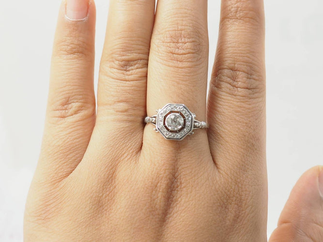 Bague 65 Bague hexagonale en or blanc 18 ct et diamants 58 Facettes 33122