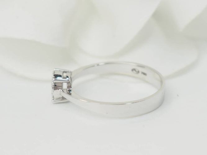 Bague 53 Bague solitaire en or blanc 18 kt et diamants 0,16 ct 58 Facettes 30917