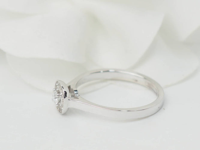 Bague 53.5 Bague solitaire en or blanc 18 kt et diamants 0,15 ct 58 Facettes 30934