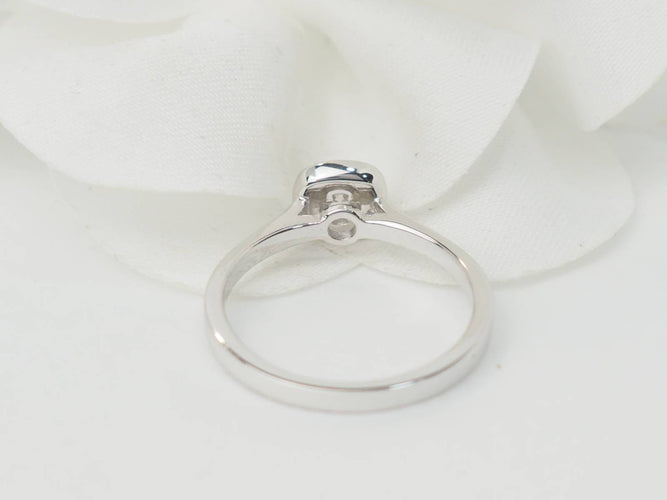 Bague 53.5 Bague solitaire en or blanc 18 kt et diamants 0,15 ct 58 Facettes 30934