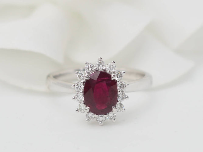 Bague 54 Bague entourage en or blanc 18 ct, rubis 0,95 ct et diamants 58 Facettes 33179